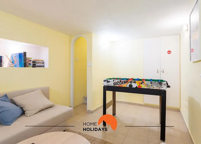 #086 Fish House By Holidays *